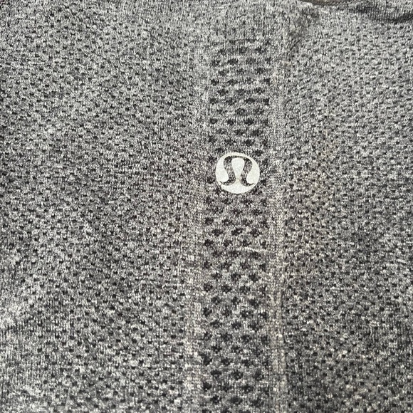 Lululemon swiftly tech size 8 ( excellent condition) - Picture 4 of 4
